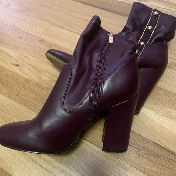 Beautiful Marc Fisher Burgundy Ankle Boots - Picture 2 of 5